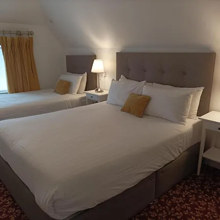 Tom Dick And Harriet's 4*