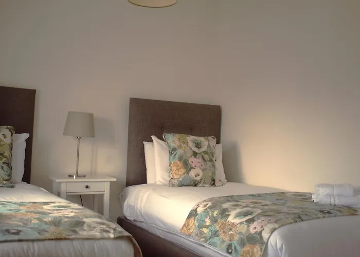 Tom Dick And Harriet's