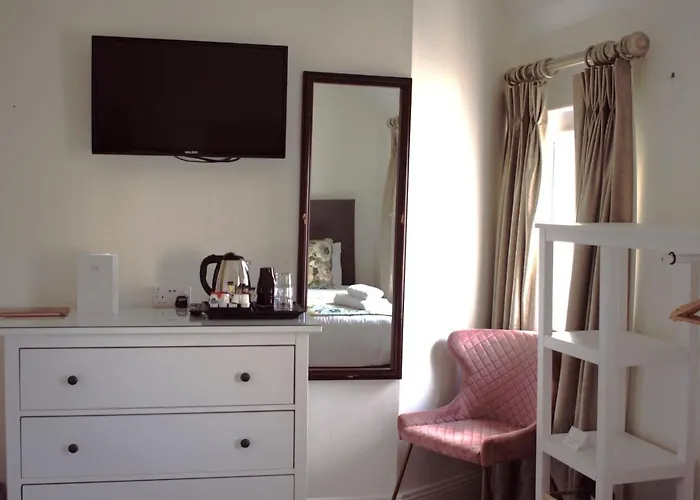 Tom Dick And Harriet's 4*