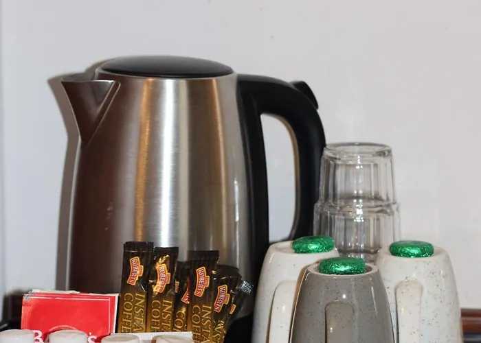 Tom Dick And Harriet's 4*