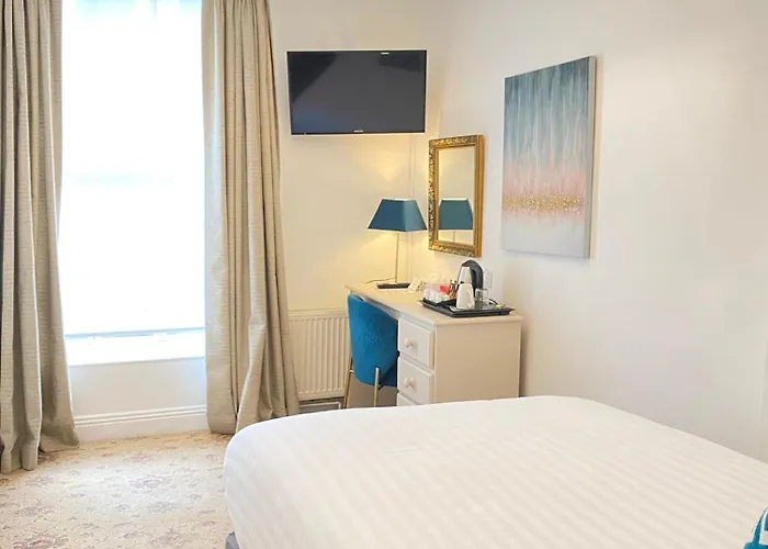 Tom Dick And Harriet's