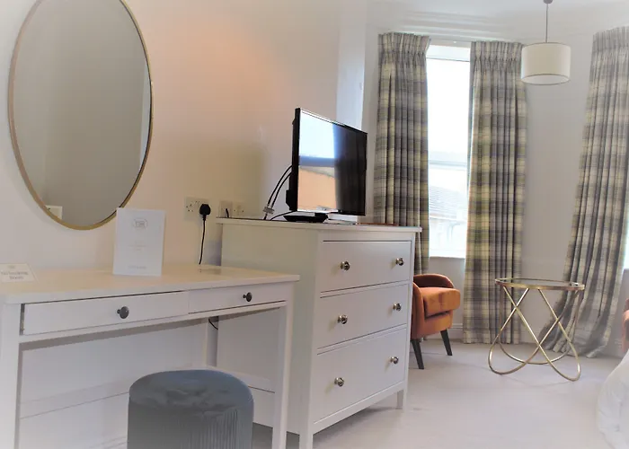 Tom Dick And Harriet's