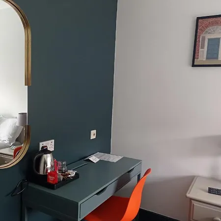 Tom Dick And Harriet's