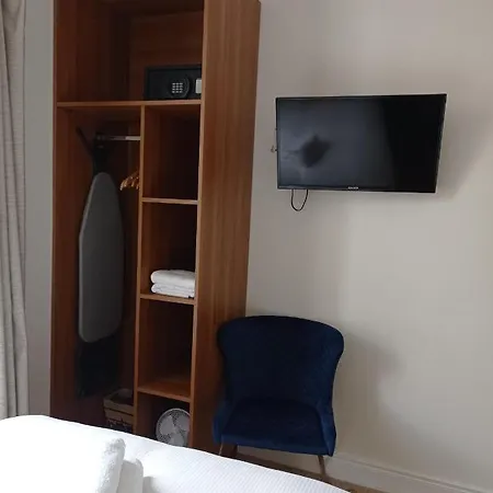 Tom Dick And Harriet's Guest house
