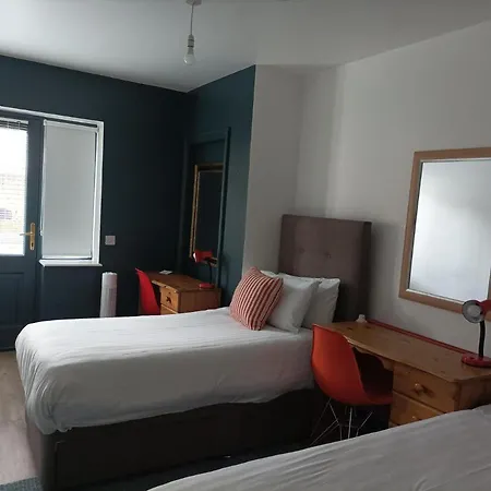 Guest house Tom Dick And Harriet's 3*
