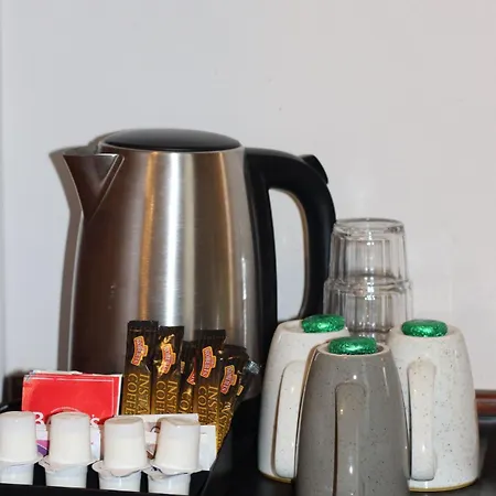 Tom Dick And Harriet's 4*