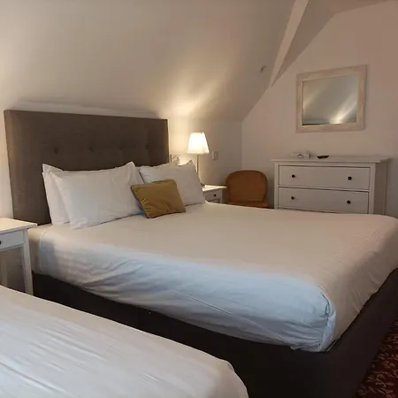 Tom Dick And Harriet's