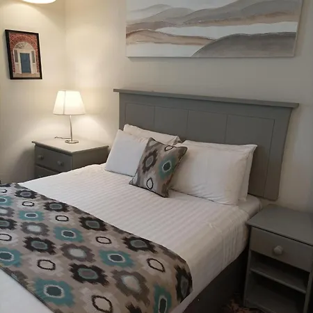 Guest house Tom Dick And Harriet's 3*