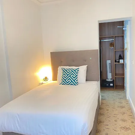 Tom Dick And Harriet's