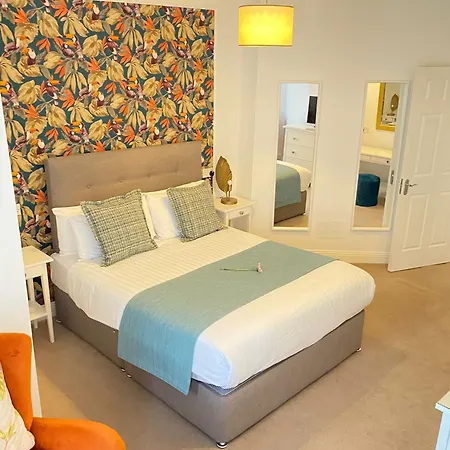 Guest house Tom Dick And Harriet's 3*