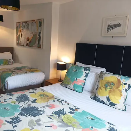 Guest house Tom Dick And Harriet's 3*