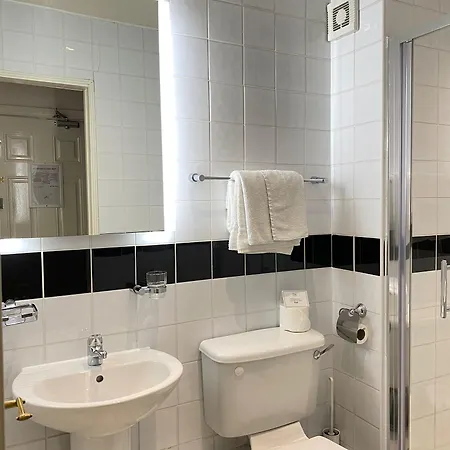 게스트하우스 Tom Dick And Harriet's 4*