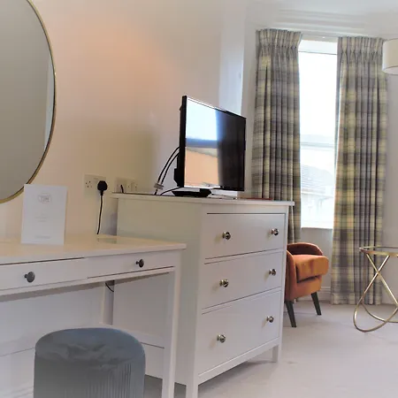 Tom Dick And Harriet's