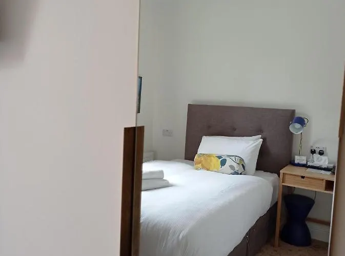 Tom Dick And Harriet's בית הארחה 4*