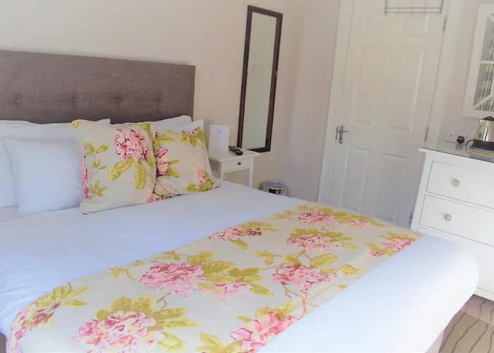 Tom Dick And Harriet's 4*