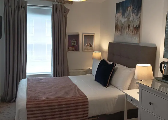 Tom Dick And Harriet's בית הארחה