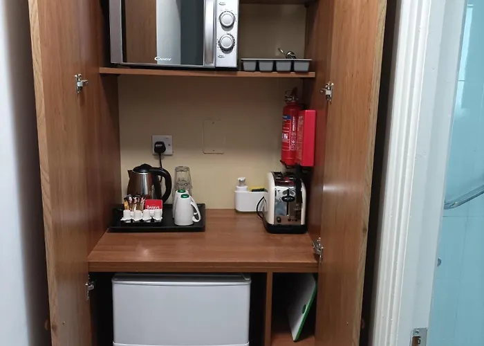 Tom Dick And Harriet's 4*