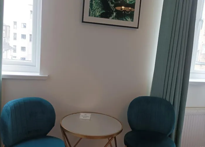 Tom Dick And Harriet's דבלין