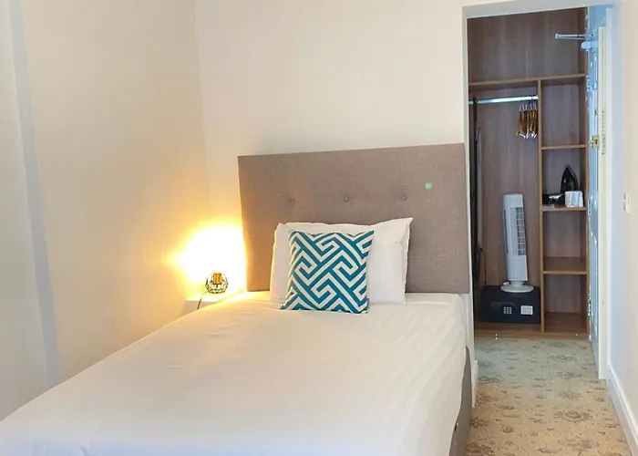 Tom Dick And Harriet's