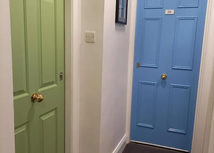 Tom Dick And Harriet's Konukevi 4*