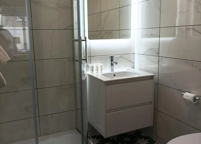 Tom Dick And Harriet's