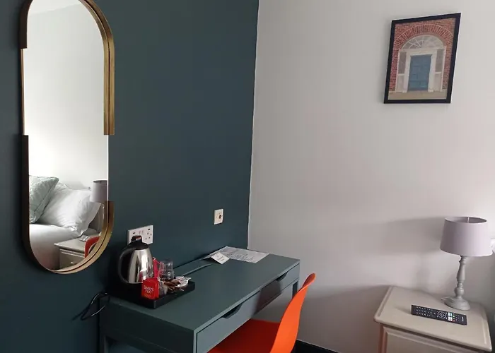 Tom Dick And Harriet's