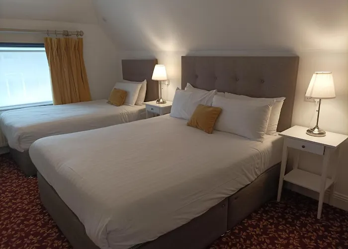 Tom Dick And Harriet's 4*