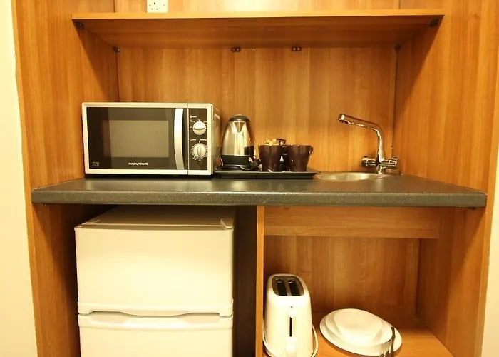 Tom Dick And Harriet's 4*